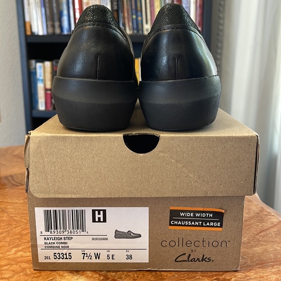 NIB   Clarks | Black Kayleigh Step Loafer Size 7 1/2 Wide   ZL840 - Picture 10 of 12